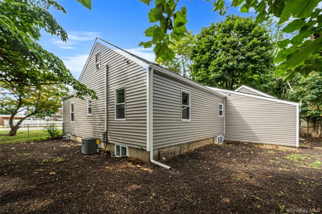 2 Storey Avenue, Central Islip, NY 11722