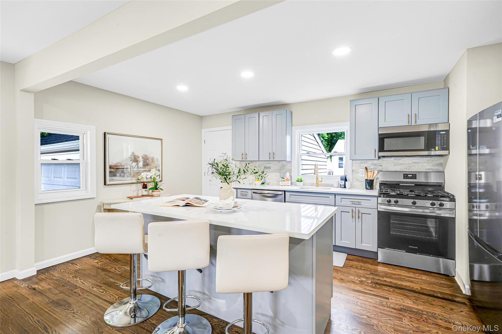 2 Storey Avenue, Central Islip, NY 11722 — photo 4