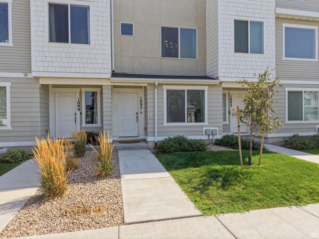 1097 E WATERWAY LN, Saratoga Springs, UT 84045