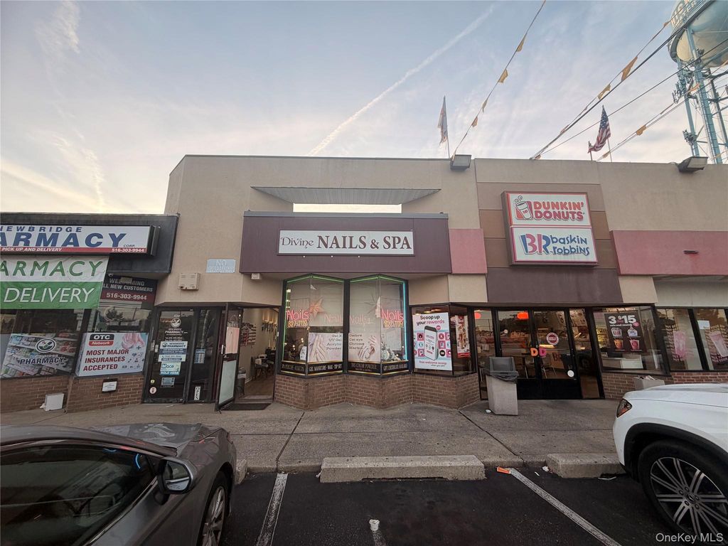 420 norh Newbridge Road, East Meadow, NY 11801 — exterior