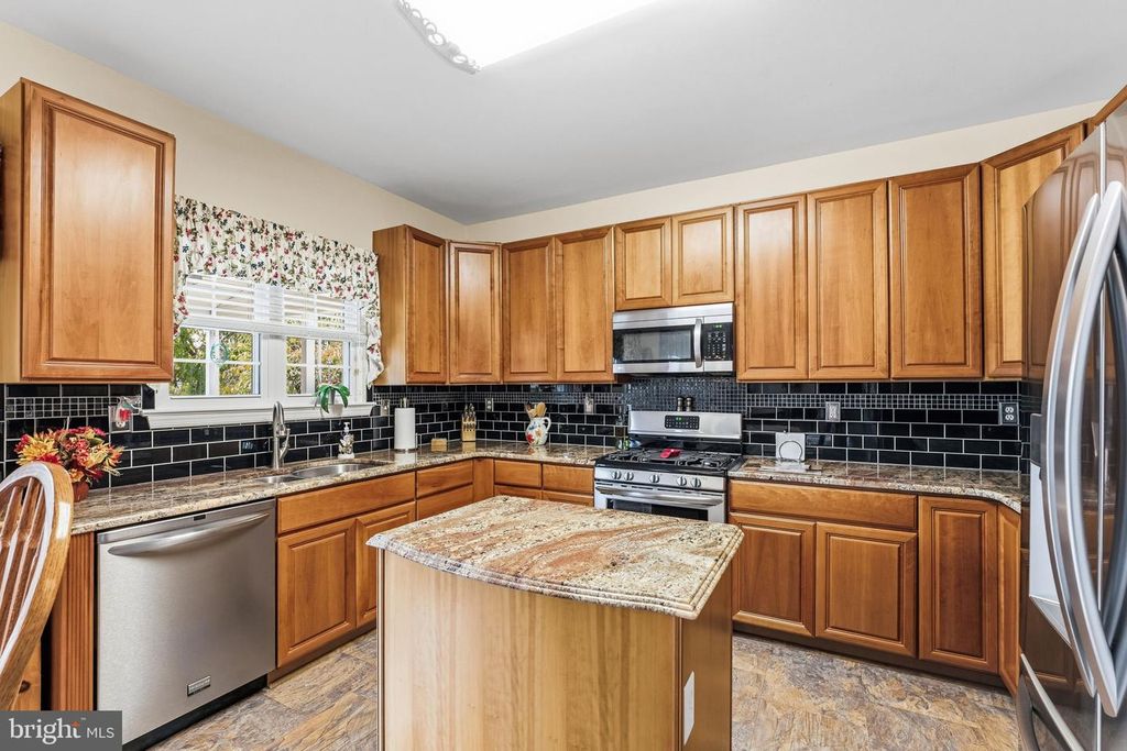 Image 10 of property listing at 124 LAKESIDE DR, Middletown, DE 19709