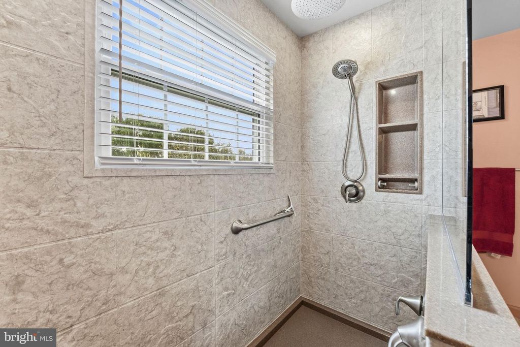 Image 24 of property listing at 124 LAKESIDE DR, Middletown, DE 19709