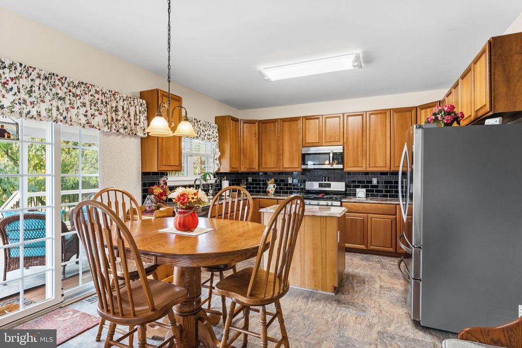 Image 9 of property listing at 124 LAKESIDE DR, Middletown, DE 19709