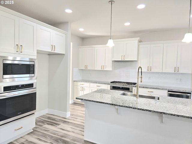 8524 N 1ST St, Ridgefield, WA 98642