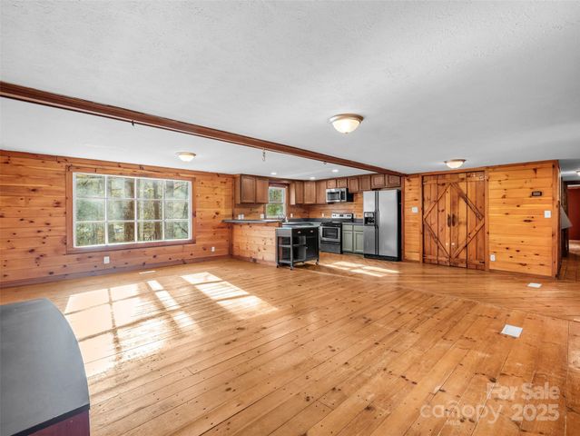 3620 Howard Gap Road, Saluda, NC 28773