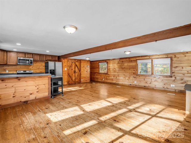 3620 Howard Gap Road, Saluda, NC 28773