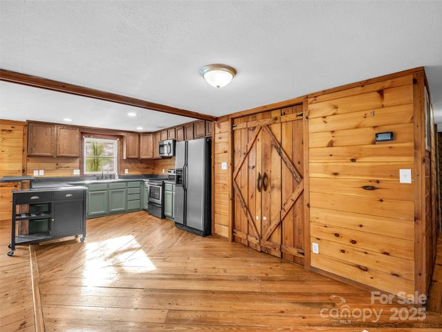 3620 Howard Gap Road, Saluda, NC 28773