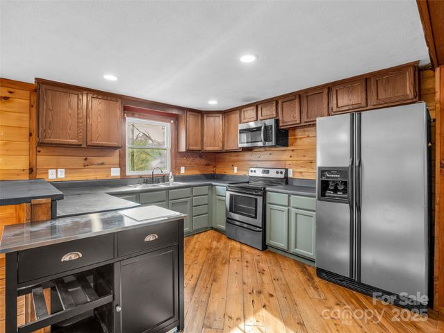 3620 Howard Gap Road, Saluda, NC 28773