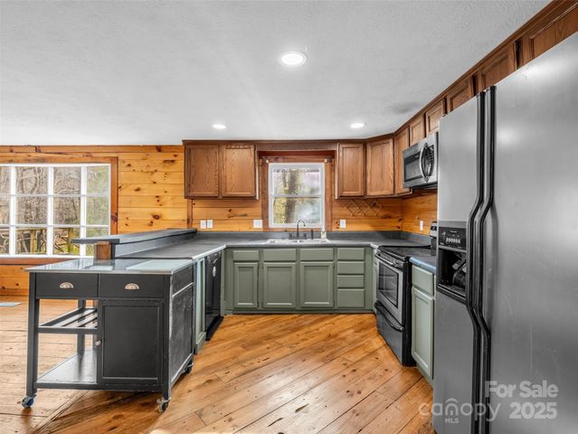 3620 Howard Gap Road, Saluda, NC 28773