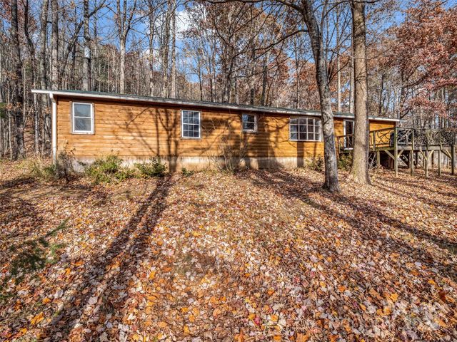 3620 Howard Gap Road, Saluda, NC 28773