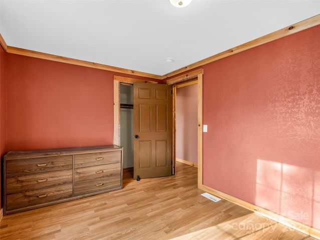 3620 Howard Gap Road, Saluda, NC 28773