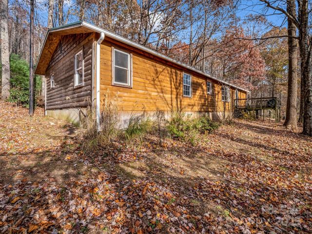 3620 Howard Gap Road, Saluda, NC 28773