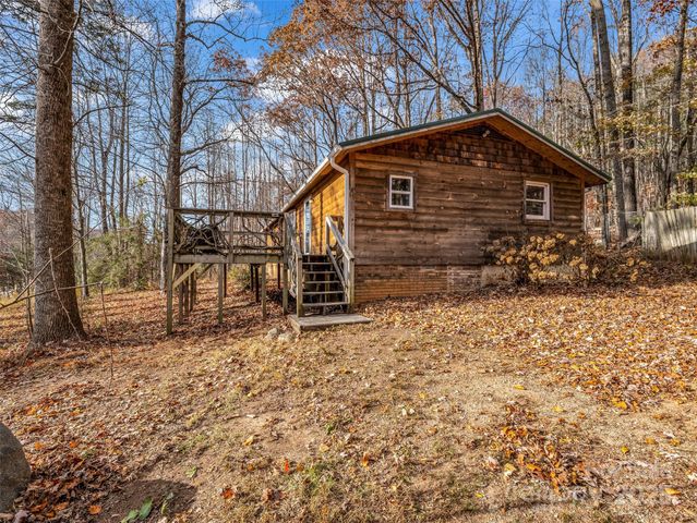 3620 Howard Gap Road, Saluda, NC 28773
