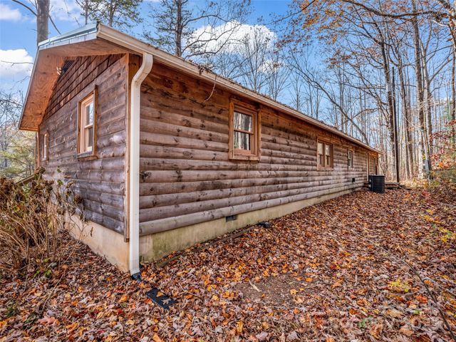 3620 Howard Gap Road, Saluda, NC 28773