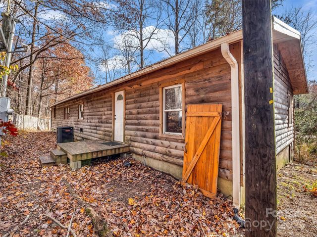 3620 Howard Gap Road, Saluda, NC 28773