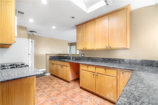 22025 Bonita, Carson, CA 90745