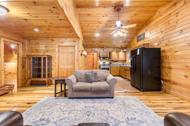 1435 Pilot Road, Stanton, KY 40380