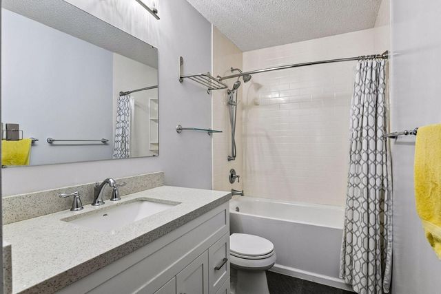 4160 Polaris Lane N, Plymouth, MN 55446