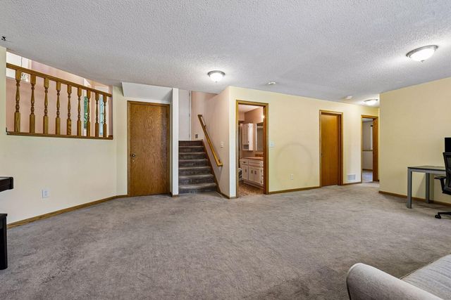 4160 Polaris Lane N, Plymouth, MN 55446