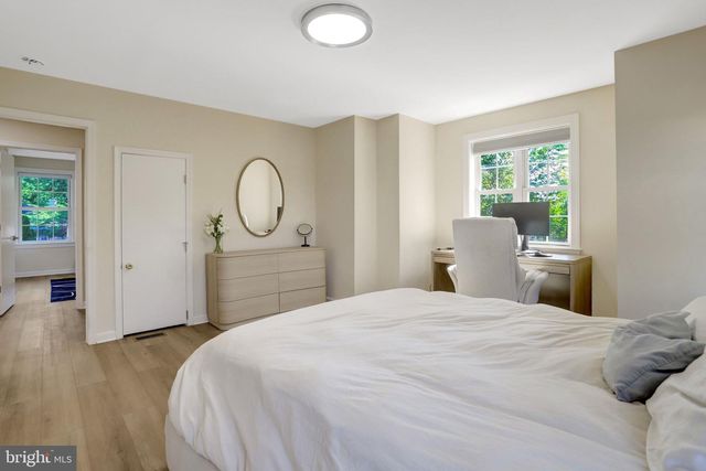 2933 FAIRMONT ST, Falls Church, VA 22042