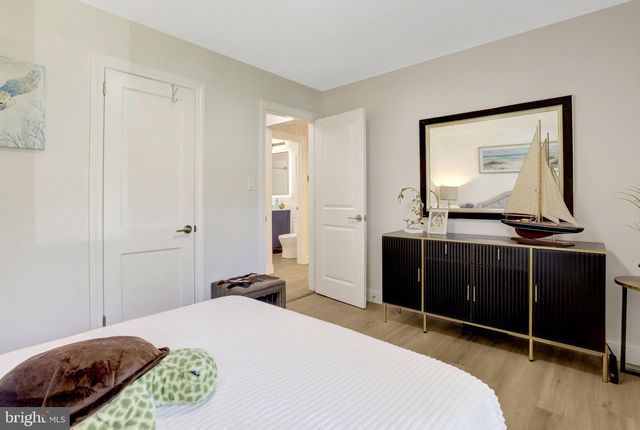 2933 FAIRMONT ST, Falls Church, VA 22042