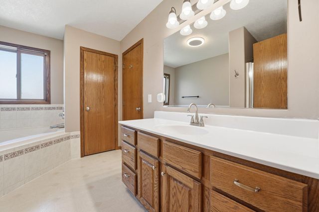 912 Juniper Avenue W, Northfield, MN 55057