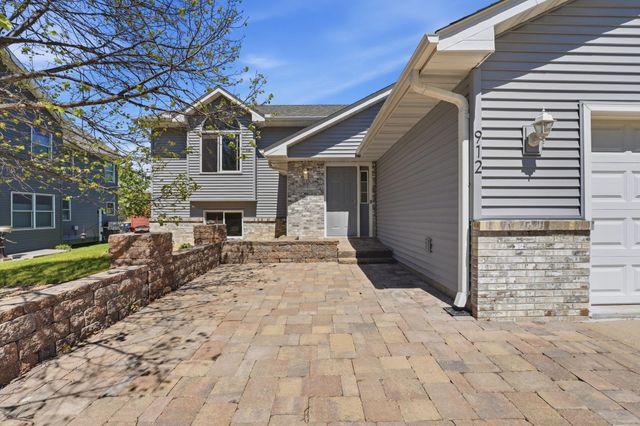 912 Juniper Avenue W, Northfield, MN 55057