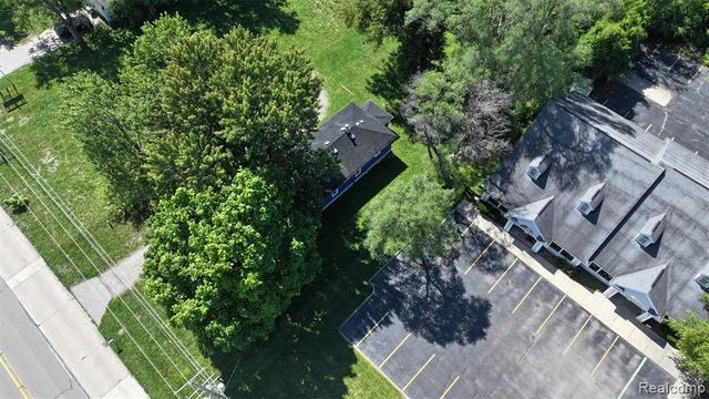 1220 Belsay, Burton, MI 48509