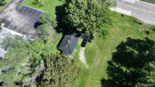 1220 Belsay, Burton, MI 48509