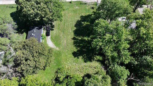 1220 Belsay, Burton, MI 48509