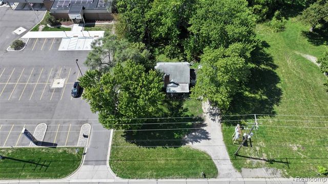 1220 Belsay, Burton, MI 48509