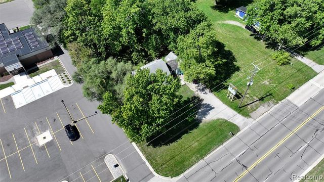 1220 Belsay, Burton, MI 48509