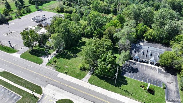 1220 Belsay, Burton, MI 48509