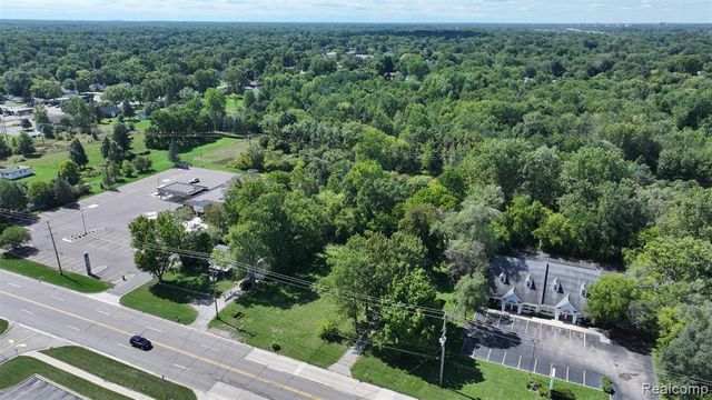 1220 Belsay, Burton, MI 48509