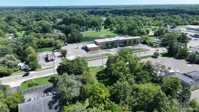 1220 Belsay, Burton, MI 48509