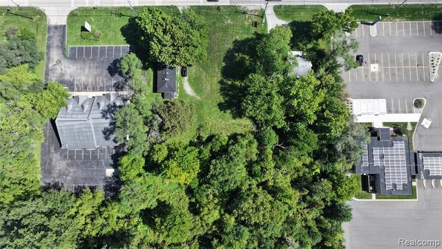 1220 Belsay, Burton, MI 48509