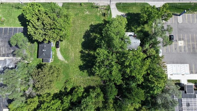 1220 Belsay, Burton, MI 48509