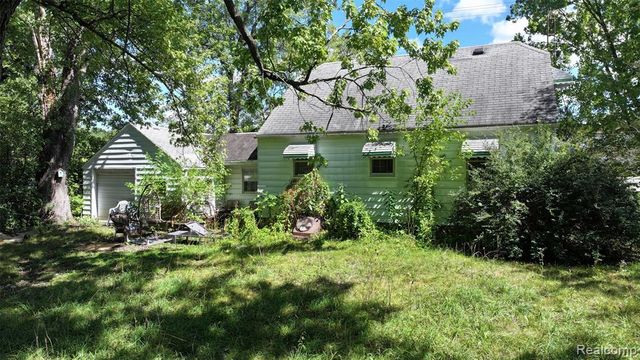 1220 Belsay, Burton, MI 48509