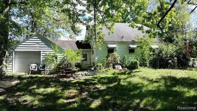 1220 Belsay, Burton, MI 48509