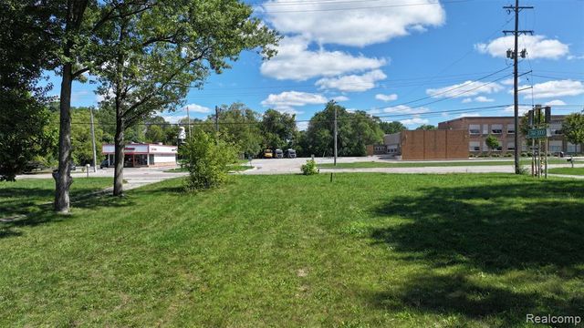 1220 Belsay, Burton, MI 48509