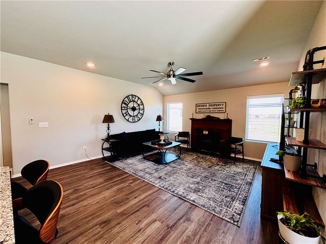 2660 Reynolds Street, Pea Ridge, AR 72751