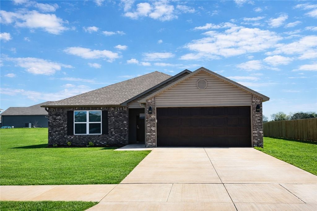 2660 Reynolds Street, Pea Ridge, AR 72751