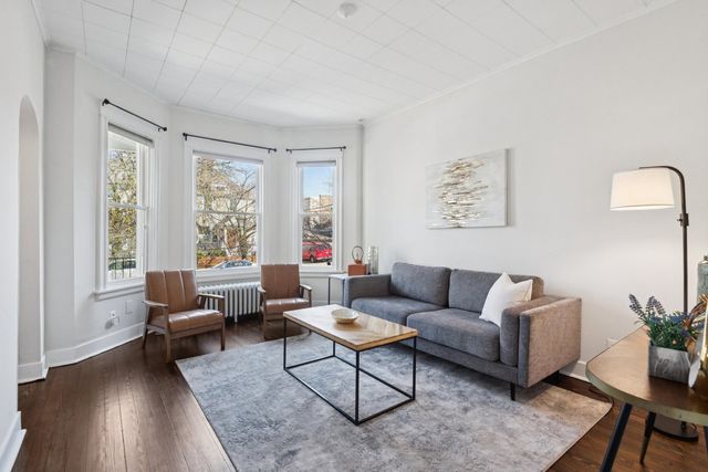 1619 W Bryn Mawr Avenue, Chicago, IL 60660