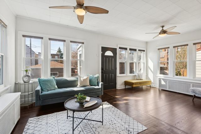 1619 W Bryn Mawr Avenue, Chicago, IL 60660