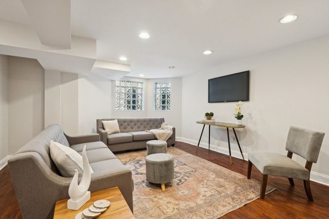 1619 W Bryn Mawr Avenue, Chicago, IL 60660