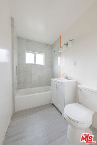 10043 Haines Canyon Avenue B, Los Angeles, CA 91042