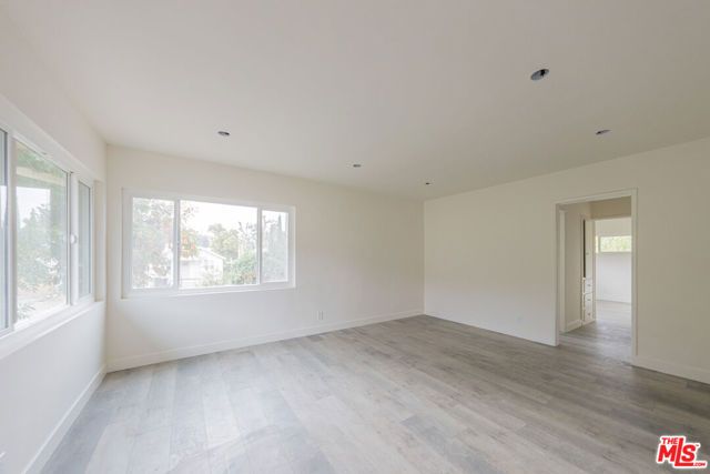 10043 Haines Canyon Avenue B, Los Angeles, CA 91042