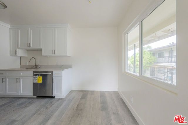 10043 Haines Canyon Avenue B, Los Angeles, CA 91042