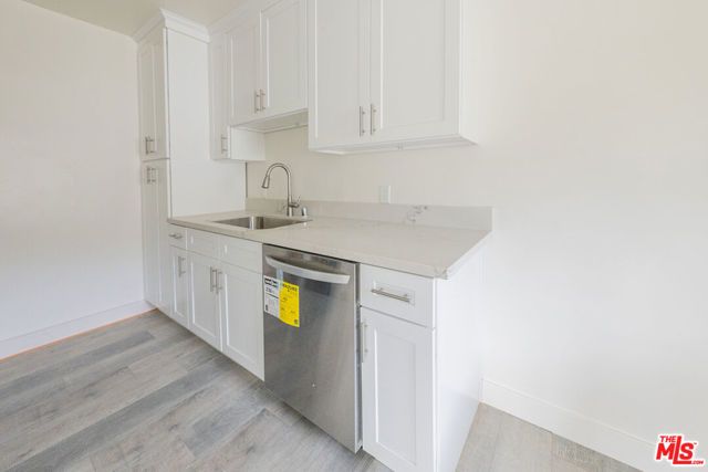 10043 Haines Canyon Avenue B, Los Angeles, CA 91042