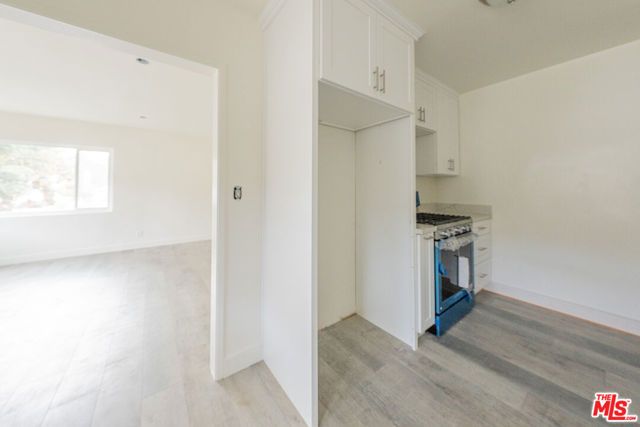10043 Haines Canyon Avenue B, Los Angeles, CA 91042